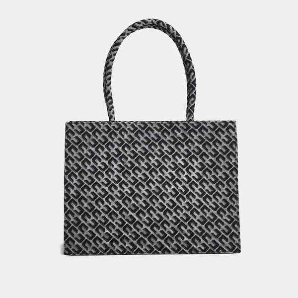 2022 new high-capacity tote bag pattern one portable canvas texture women's crossbody bags letter square shoulder handbags
2022 new high-capacity tote bag pattern one portable canvas texture women's crossbody bags letter square shoulder handbags