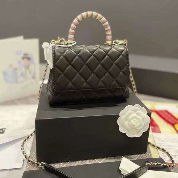 2022 multicolor co handle tote bag grained calfskin white black classic handbag double letters badge gold metal chain hardware flap mini des
2022 multicolor co handle tote bag grained calfskin white black classic handbag double letters badge gold metal chain hardware flap mini des