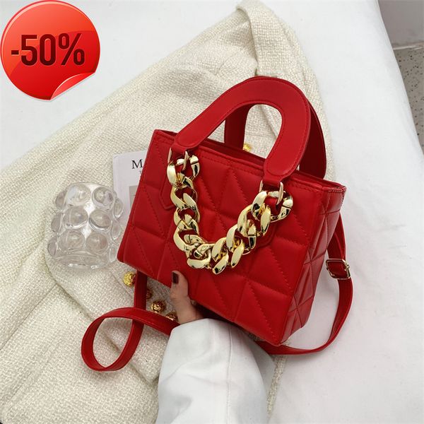 the factory directly fashion female 2022 winter new fashion thick portable one shoulder princs foreign style msenger small bag
the factory directly fashion female 2022 winter new fashion thick portable one shoulder princs foreign style msenger small bag