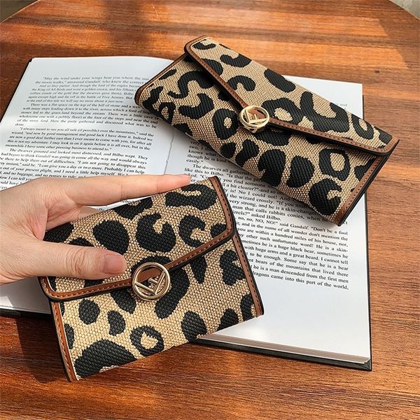 long wallet women's simple folding short buckle multi card small zero wallet 70% off wholesale sales, Brown;gray
long wallet women's simple folding short buckle multi card small zero wallet 70% off wholesale sales, Brown;gray