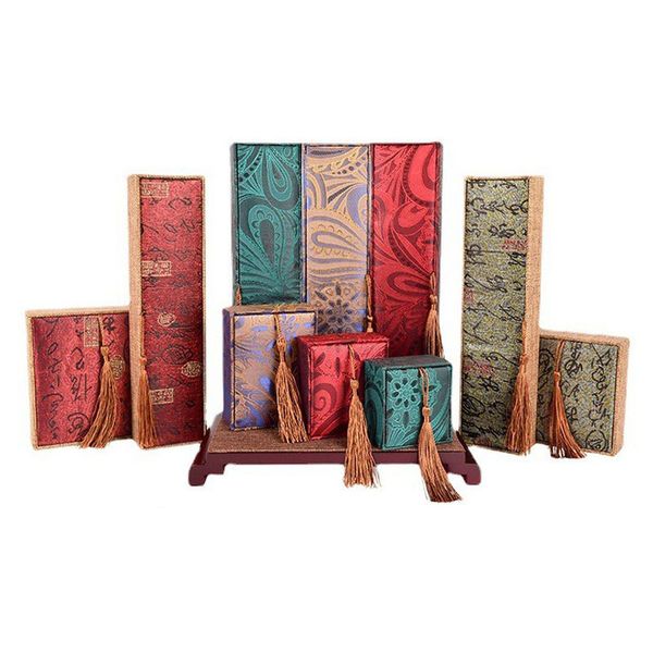 wholesale 10piece jewelry box chinese style classical dragon pattern red blue tassel jewelry organizer gift box pendant ring bracelet neckla, Black;white
wholesale 10piece jewelry box chinese style classical dragon pattern red blue tassel jewelry organizer gift box pendant ring bracelet neckla, Black;white