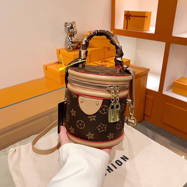 brand luxury design vintage bucket bag 2022 women's fashion retro style one shoulder crossbody bags printed color handbag
brand luxury design vintage bucket bag 2022 women's fashion retro style one shoulder crossbody bags printed color handbag