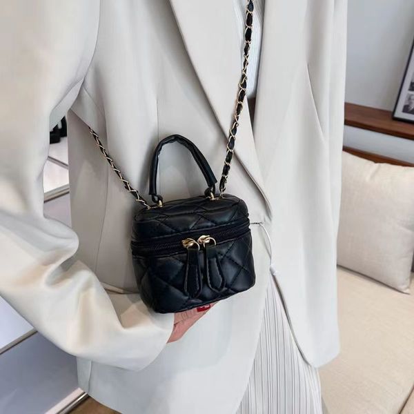 mini versatile lingge chain small bag women's one shoulder messenger portable bucket bag
mini versatile lingge chain small bag women's one shoulder messenger portable bucket bag