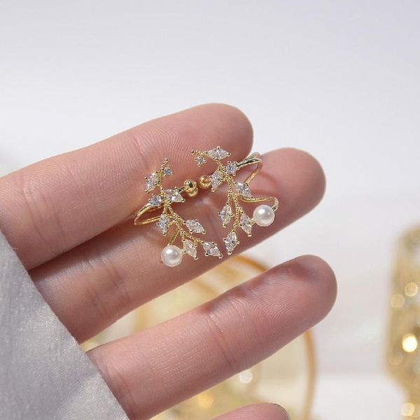 clip-on & screw back creative design leaf copper inlaid zircon ear clips without pierced women's 14k real gold plating korean earrings, Silver
clip-on & screw back creative design leaf copper inlaid zircon ear clips without pierced women's 14k real gold plating korean earrings, Silver