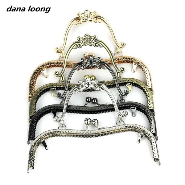 1 piece 20 5 cm plum blossom flower pattern vintage metal purse frame kiss clasp handle bag accessories 220620, Black
1 piece 20 5 cm plum blossom flower pattern vintage metal purse frame kiss clasp handle bag accessories 220620, Black