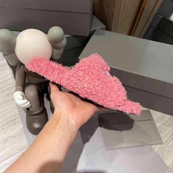 bc home early autumn new one line embroidered wool slippers with letters flat bottomed lamb wool, Black
bc home early autumn new one line embroidered wool slippers with letters flat bottomed lamb wool, Black