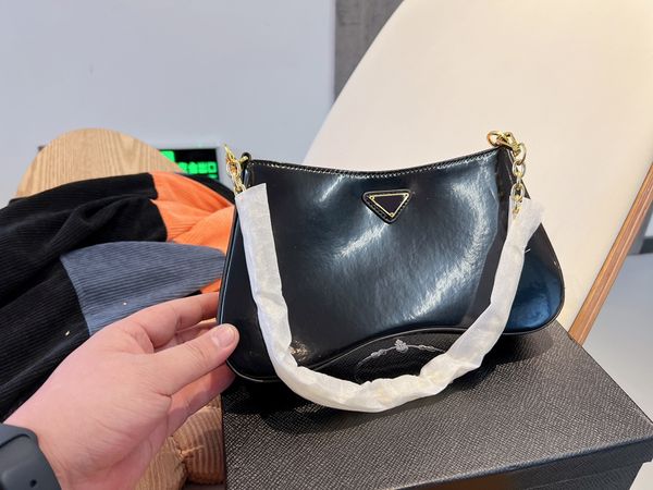 hh cleo underarm bags women designers luxurys patent leather bag shoulder packet classic brand hobo bags fashion lady 26*4*15
hh cleo underarm bags women designers luxurys patent leather bag shoulder packet classic brand hobo bags fashion lady 26*4*15