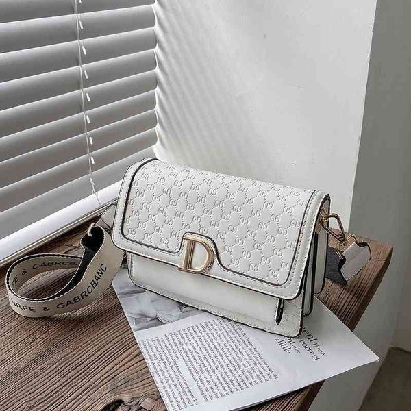 2022 new designer handbags female fashion embossed letter small square single shoulder
2022 new designer handbags female fashion embossed letter small square single shoulder