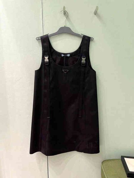 casual dresses zhang yuqi wears sleeveless dress with the same style. a-line short skirt is a loose strap in summer, Black;gray
casual dresses zhang yuqi wears sleeveless dress with the same style. a-line short skirt is a loose strap in summer, Black;gray