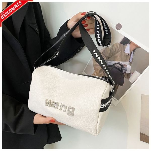 female 2022 new bright letter fashion sports texture cylinder single quality shoulder messenger bag lady handbags
female 2022 new bright letter fashion sports texture cylinder single quality shoulder messenger bag lady handbags