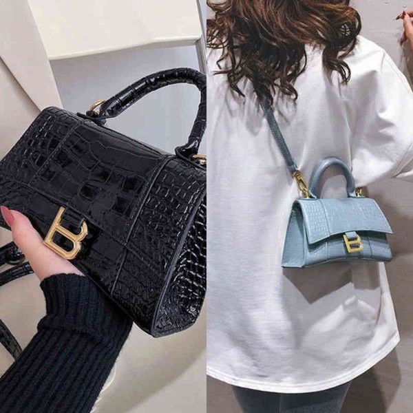 luxury handbags designer ins niche design advanced sense net red small bag women's 2022 fashion autumn and winter portable messenger b
luxury handbags designer ins niche design advanced sense net red small bag women's 2022 fashion autumn and winter portable messenger b