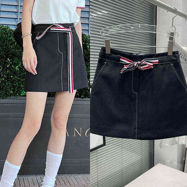 spring and summer college style black color stripe thin white line edge suit skirt high waist tender leg length
spring and summer college style black color stripe thin white line edge suit skirt high waist tender leg length
