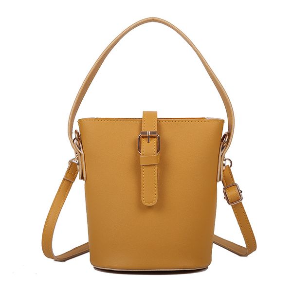 new bucket woman new style bags versatile handheld shoulder trendy simple large capacity crossbody bag, Black;red
new bucket woman new style bags versatile handheld shoulder trendy simple large capacity crossbody bag, Black;red