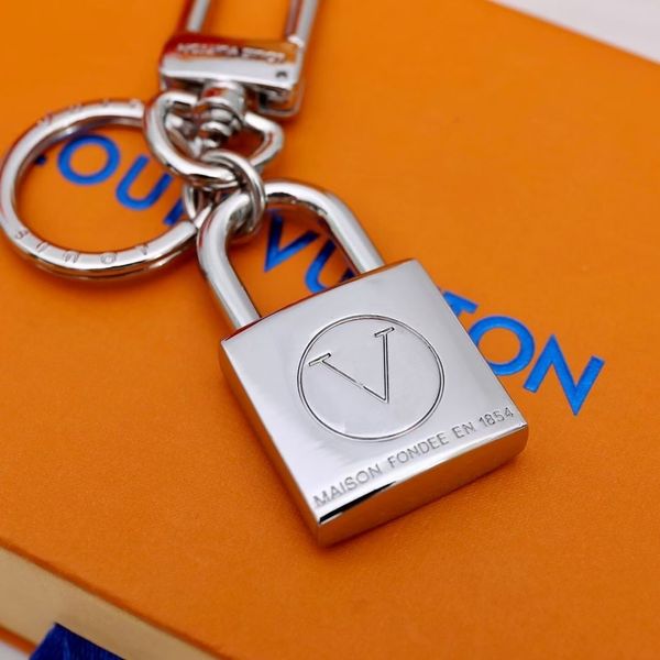 metal lock men key wallets classic letter female shoulder bag totes handbags pendant car keychain girl keyring decoration holiday birthday g, Red;blue
metal lock men key wallets classic letter female shoulder bag totes handbags pendant car keychain girl keyring decoration holiday birthday g, Red;blue