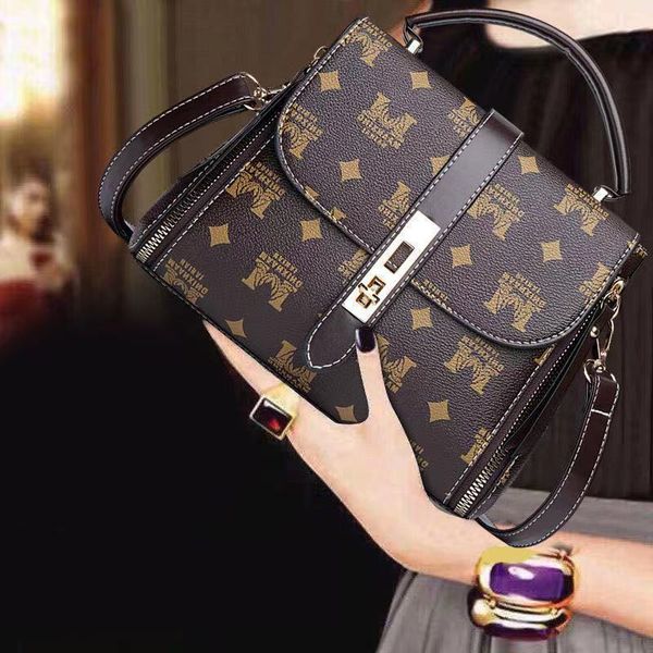 designer bags for women soft leather female messenger women's spring summer fashion high-capacity shoulder bag retro letter luxury sing
designer bags for women soft leather female messenger women's spring summer fashion high-capacity shoulder bag retro letter luxury sing
