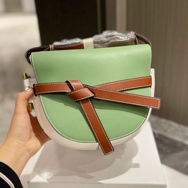 new 2022 women's messenger bag classic bow knot fashion romantic high-end luxury leather quality suitable for family and friends
new 2022 women's messenger bag classic bow knot fashion romantic high-end luxury leather quality suitable for family and friends