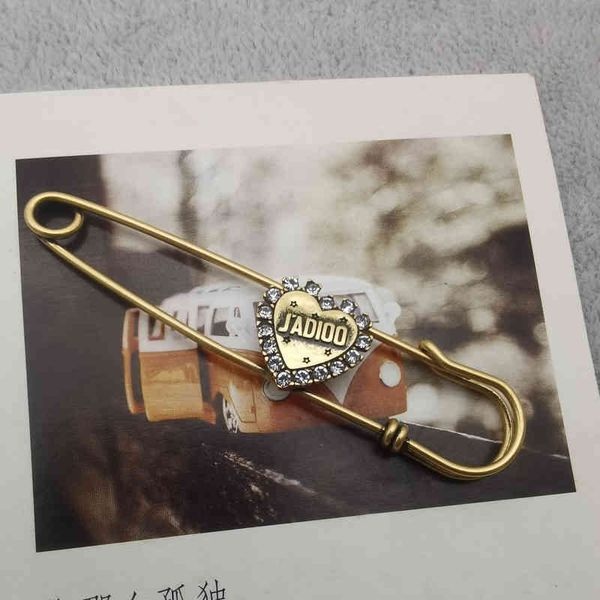 2022 factory wholesale new di home old love rhinestone simple minority brooch women's clothing is fashionable and versatile, Gray
2022 factory wholesale new di home old love rhinestone simple minority brooch women's clothing is fashionable and versatile, Gray