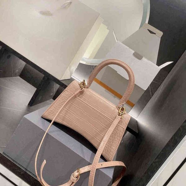 shoulder bag hourglass high-quality leather women handbags designers handbag classic crossbody bags workplace designer messenger purses
shoulder bag hourglass high-quality leather women handbags designers handbag classic crossbody bags workplace designer messenger purses