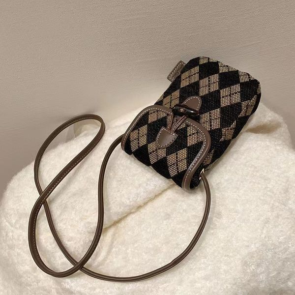 fashion shoulder or slung crossbody bag mobile phone lattice buckle design women handbag
fashion shoulder or slung crossbody bag mobile phone lattice buckle design women handbag