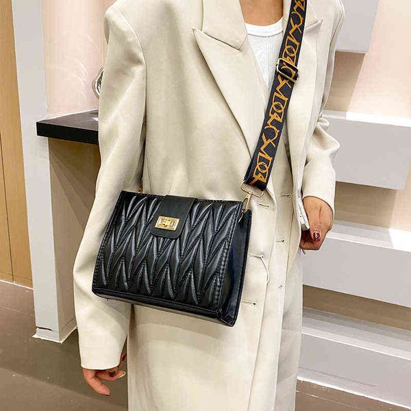 retro bags for women autumn winter women's 2022 new fashion wide messenger texture armpit one shoulder tote bag female small square han
retro bags for women autumn winter women's 2022 new fashion wide messenger texture armpit one shoulder tote bag female small square han