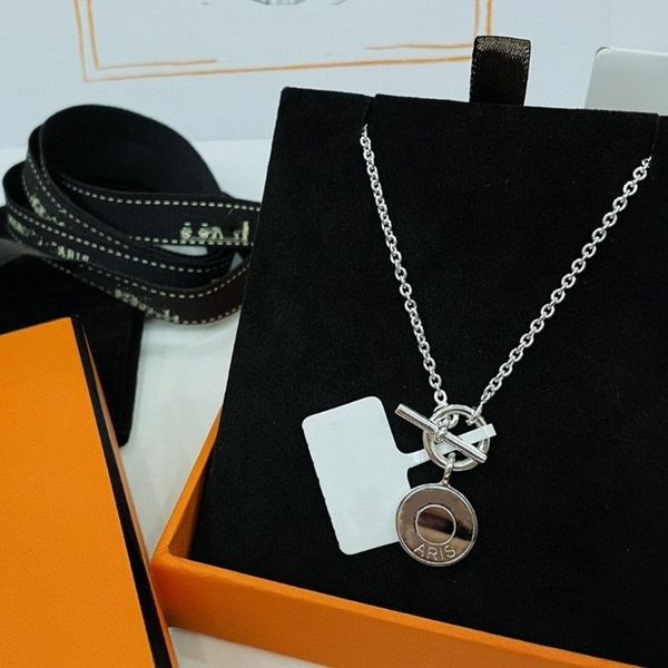 design disc ot buckle pendant necklaces light luxury simple high-end clavicle chain pendant with original packaging, Silver
design disc ot buckle pendant necklaces light luxury simple high-end clavicle chain pendant with original packaging, Silver