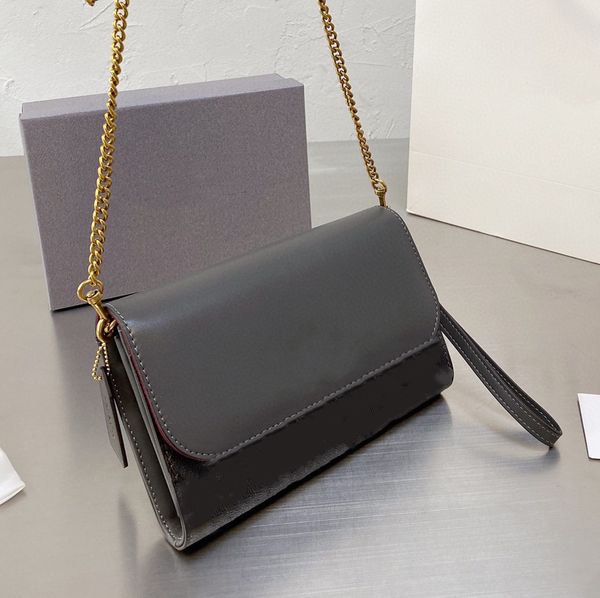 classic new shoulder bag high-end retro simple atmosphere cow leather multi-layer sandwich designer luxury fashion multiple colors available
classic new shoulder bag high-end retro simple atmosphere cow leather multi-layer sandwich designer luxury fashion multiple colors available