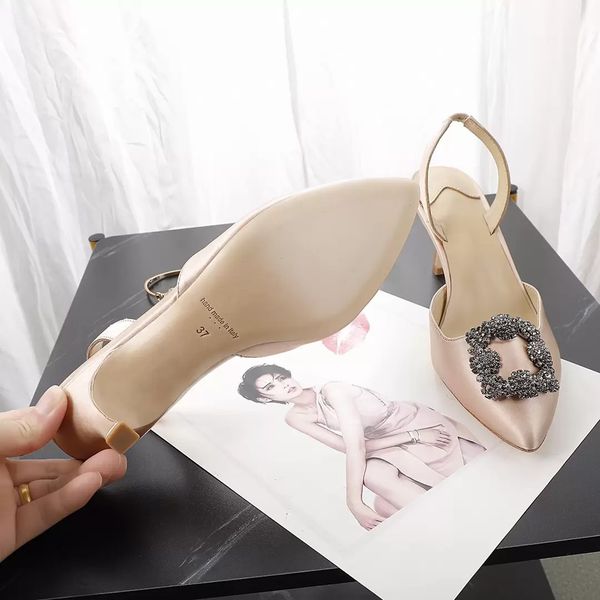 women designer shoes sandal slipper lutara flat slip-on mules featuring pointed toe crystal embellished front strap and stiletto slide sanda, Black
women designer shoes sandal slipper lutara flat slip-on mules featuring pointed toe crystal embellished front strap and stiletto slide sanda, Black