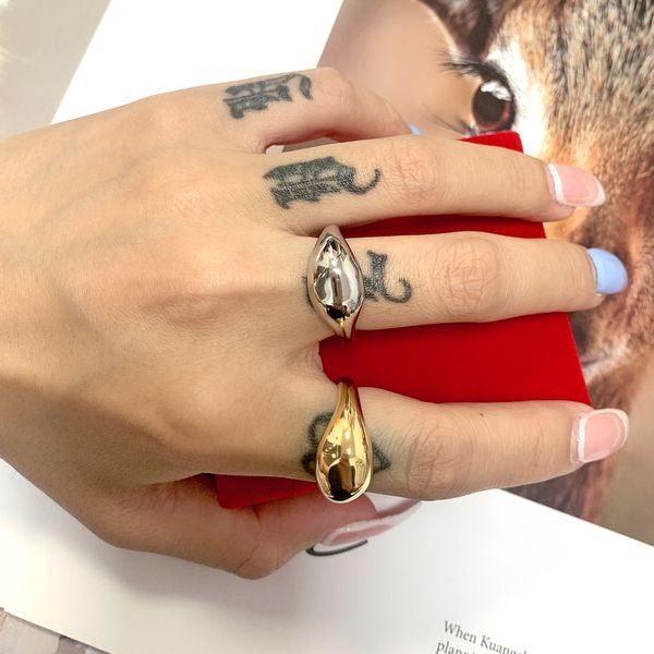 2022 high polished classic women lover rings stainless steel couple rings fashion women jewelry accessories with jewelry pouches pochette bi, Golden;silver
2022 high polished classic women lover rings stainless steel couple rings fashion women jewelry accessories with jewelry pouches pochette bi, Golden;silver