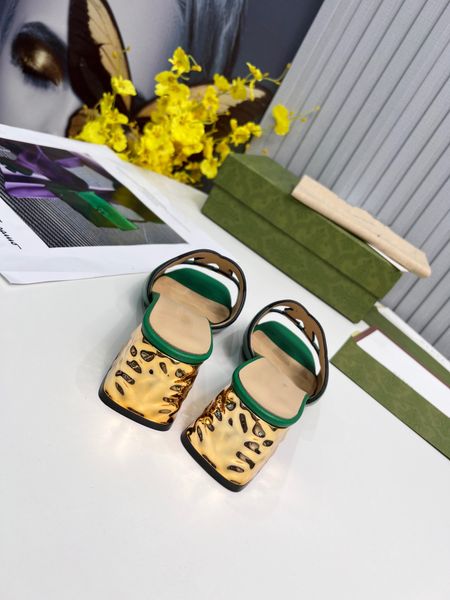 luxury wool slides designer slippers soft warm fur enameled triangle crossover fashion women shoes black white begin with original box shoe
luxury wool slides designer slippers soft warm fur enameled triangle crossover fashion women shoes black white begin with original box shoe