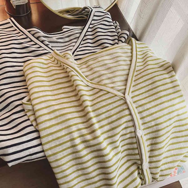 women's t-shirt 2022 stripe sunscreen cardigan women's 2022 summer design sense niche thin v-neck shtm, White
women's t-shirt 2022 stripe sunscreen cardigan women's 2022 summer design sense niche thin v-neck shtm, White