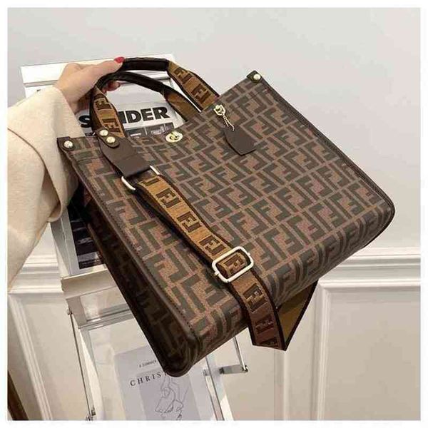70% factory online sale large capacity tote bag printed commuter one shoulder hand student bag
70% factory online sale large capacity tote bag printed commuter one shoulder hand student bag