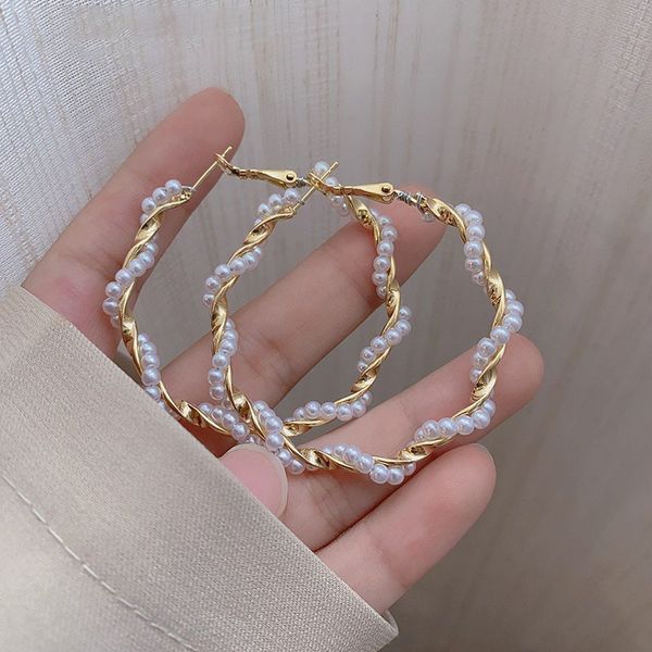 925 silver needle female earrings exaggerated atmospheric circle new fashion high sense, Golden;silver
925 silver needle female earrings exaggerated atmospheric circle new fashion high sense, Golden;silver