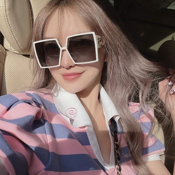 50% discount for factory direct salesd family 2022 new baby ai same sunglasses female white generous frame, White;black
50% discount for factory direct salesd family 2022 new baby ai same sunglasses female white generous frame, White;black