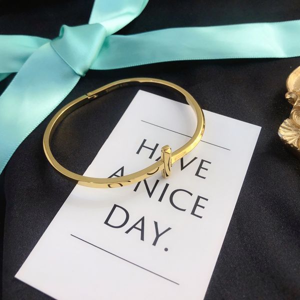bracelets steel bangle luxury designer classical letter 18k gold plated stainless steel women wedding lovers gift bangles accessories wholes, Black
bracelets steel bangle luxury designer classical letter 18k gold plated stainless steel women wedding lovers gift bangles accessories wholes, Black