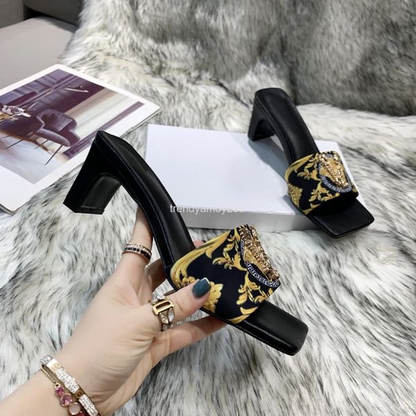 slippers year comfortable v-button thick heel cowhide pattern one-and-a-half high fashion slippers 74k3, Black
slippers year comfortable v-button thick heel cowhide pattern one-and-a-half high fashion slippers 74k3, Black