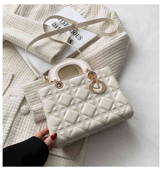 female new simple handbag fashion small sophisticated ladies luxury elegant evening bag clutch
female new simple handbag fashion small sophisticated ladies luxury elegant evening bag clutch