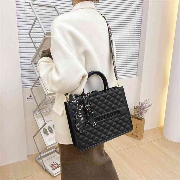 70% factory online sale large capacity summer tot single shoulder portable bag
70% factory online sale large capacity summer tot single shoulder portable bag