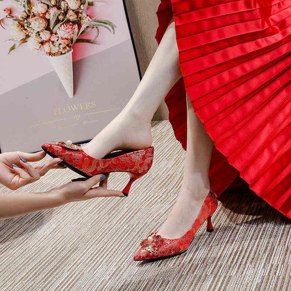 wedding autumn and winter 2022 high heels not tired feet bride pointed red chine style xiuhe shoes, Black
wedding autumn and winter 2022 high heels not tired feet bride pointed red chine style xiuhe shoes, Black