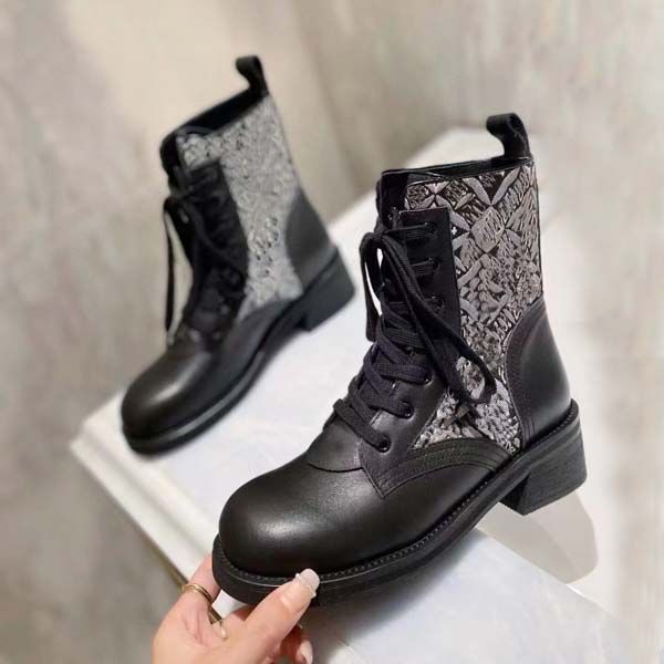 womens boots genuine leather thick bottom round head martin boot platform flat heel shoes size 35-40 with box, Black
womens boots genuine leather thick bottom round head martin boot platform flat heel shoes size 35-40 with box, Black