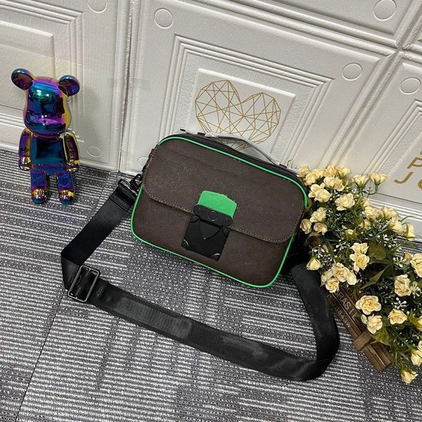 classic fashion designer men and woman mailman bag canvas leather satchel lining luxury single shoulder size 28-18-8cm m460246
classic fashion designer men and woman mailman bag canvas leather satchel lining luxury single shoulder size 28-18-8cm m460246