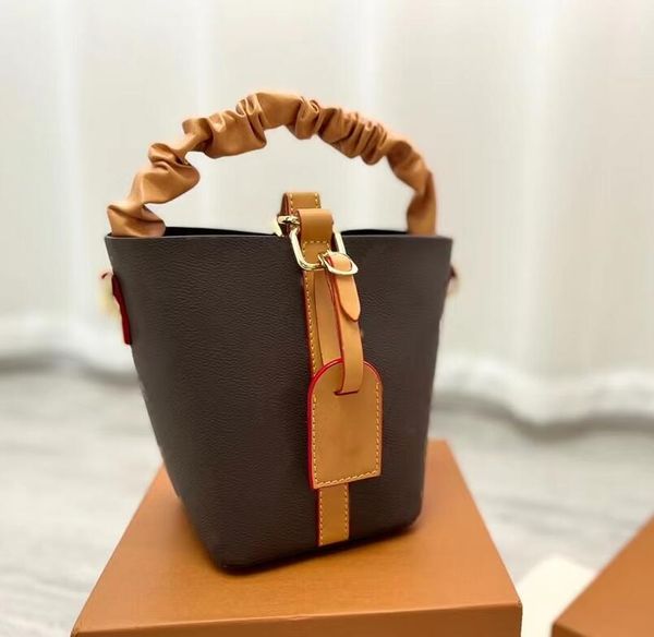 luxury brand old flower bucket bag designer leather simple handbag fashion women elegance shoulder crossbody bag wallet with box
luxury brand old flower bucket bag designer leather simple handbag fashion women elegance shoulder crossbody bag wallet with box