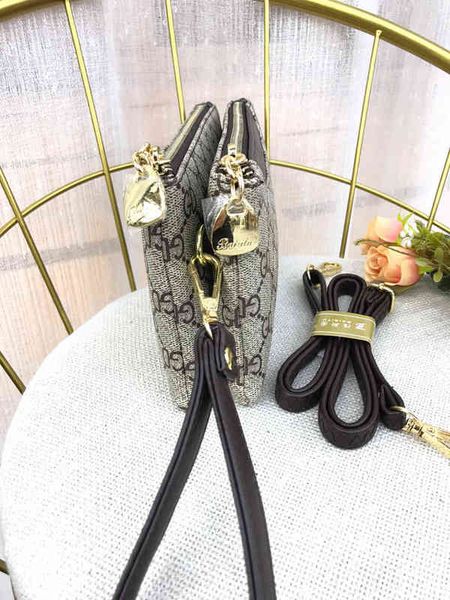 2022 change bag hand money large capacity female mobile phone double-layer flower material
2022 change bag hand money large capacity female mobile phone double-layer flower material