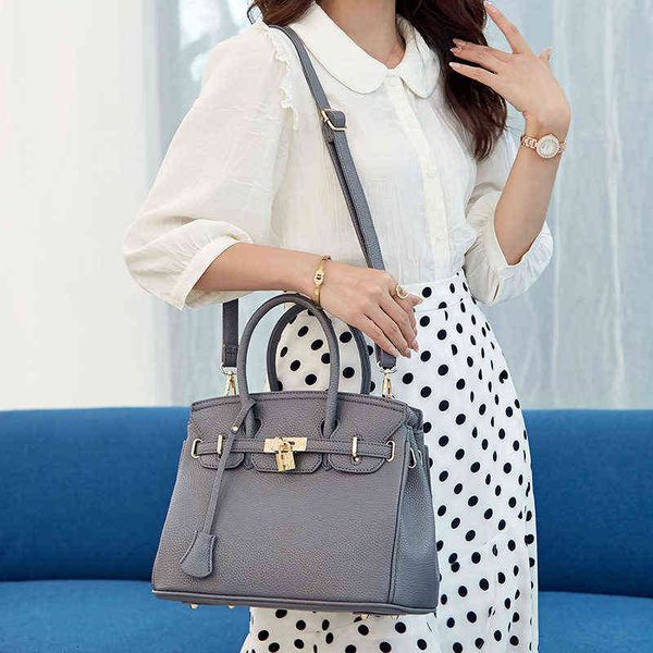 evening bags 2022 s korean fashion pu portable large capacity single shoulder women's bag
evening bags 2022 s korean fashion pu portable large capacity single shoulder women's bag
