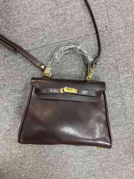 2022 designer women's herbag luxury handmade vintage women's tote fashion shopping bags
2022 designer women's herbag luxury handmade vintage women's tote fashion shopping bags