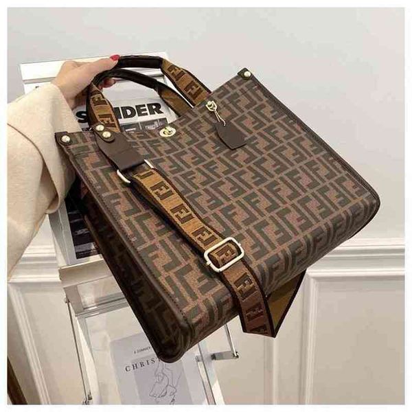 70% factory online sale large capacity tote bag printed commuter one shoulder hand student bag
70% factory online sale large capacity tote bag printed commuter one shoulder hand student bag