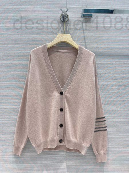 women's sweaters designer 2022 spring and autumn women's new casual style v-neck stripe loose cashmere lazy cardigan coat long sle, White;black
women's sweaters designer 2022 spring and autumn women's new casual style v-neck stripe loose cashmere lazy cardigan coat long sle, White;black
