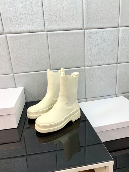 2022 women designer ankle boots luxury martin boot outdoor winter leather flat sneakers, Black
2022 women designer ankle boots luxury martin boot outdoor winter leather flat sneakers, Black