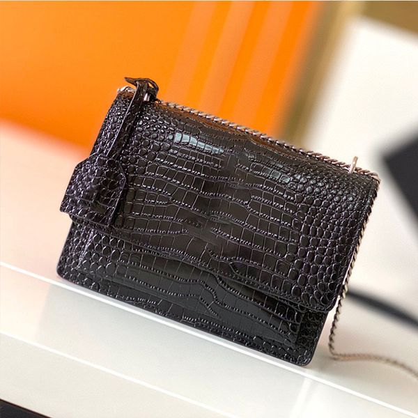 designer crocodile grain leather chain shoulder bag large capacity crossbody bag fashion multifunctional casual
designer crocodile grain leather chain shoulder bag large capacity crossbody bag fashion multifunctional casual