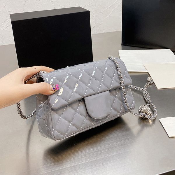 2022ss womens classic mini flap designer bag luxury designer patent leather strass silver ball adjustable shoulder strap matelasse chain sac
2022ss womens classic mini flap designer bag luxury designer patent leather strass silver ball adjustable shoulder strap matelasse chain sac
