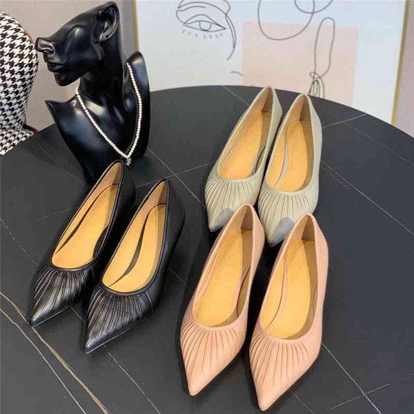 sandals products come on the market. the inner outer sheepskin feet feel super good. memory cotton shoe pad is comfortable, Black
sandals products come on the market. the inner outer sheepskin feet feel super good. memory cotton shoe pad is comfortable, Black